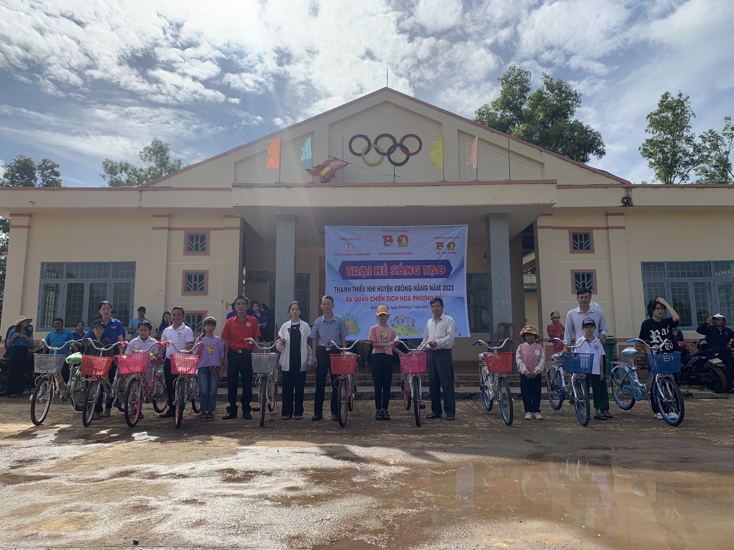Chương trình Trại hè sáng tạo, trao tặng quà cho học sinh nghèo vượt khó, Chương trình đêm nhạc thiện nguyện "Giấc mơ tròn"